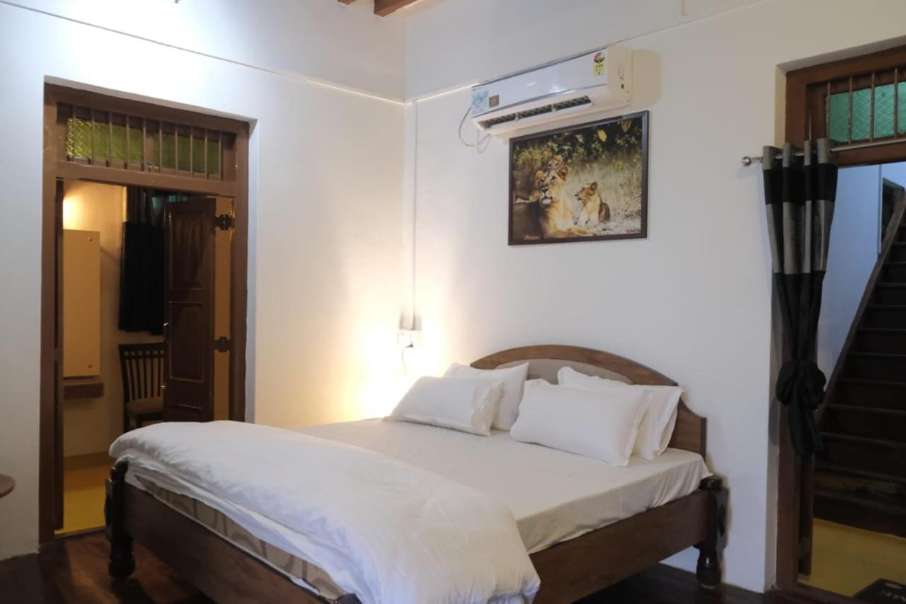 Hotel Ashirwad Junagadh Dış mekan fotoğraf