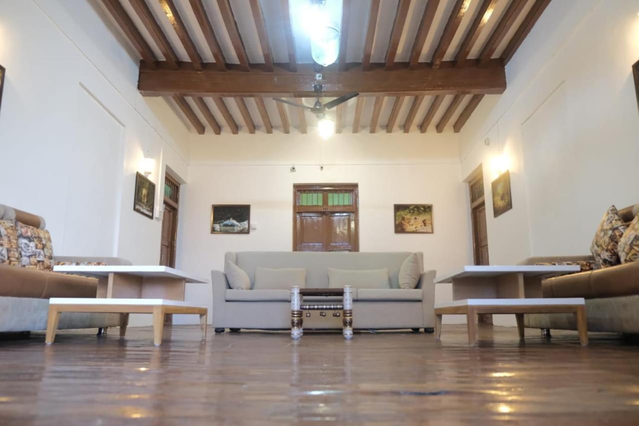 Hotel Ashirwad Junagadh Dış mekan fotoğraf