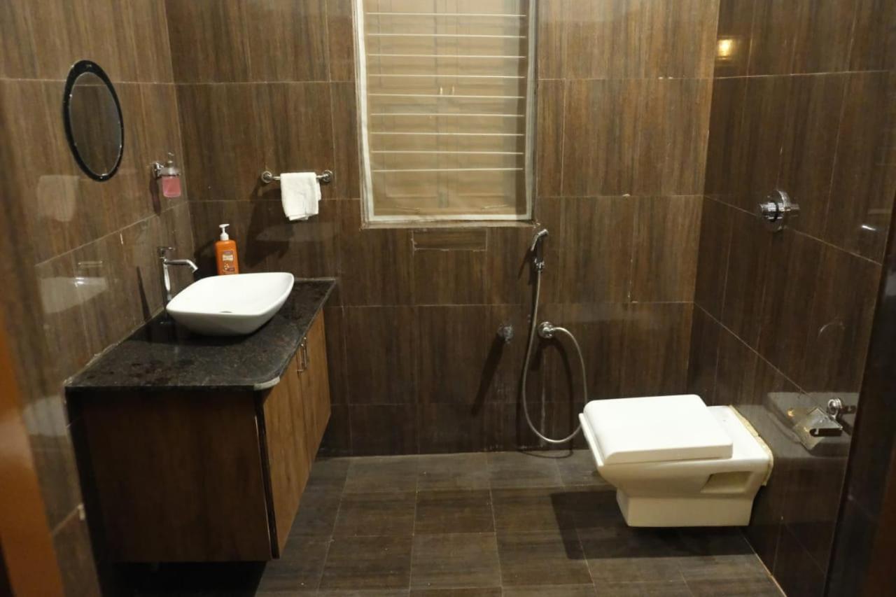 Hotel Ashirwad Junagadh Dış mekan fotoğraf